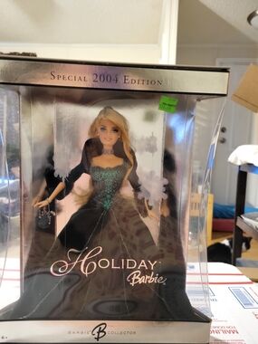 Barbie Holiday Special 2004 Edition - Black and Green Holiday Dress